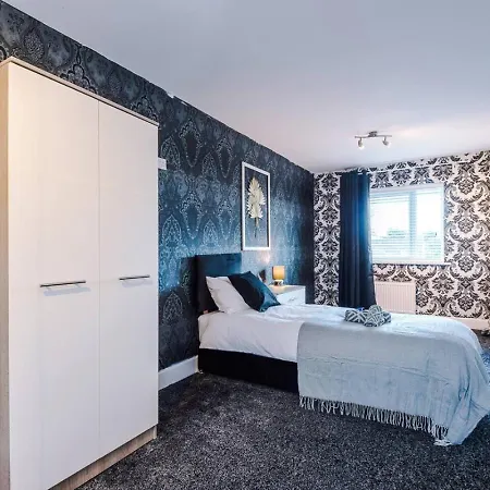 Salford 4 Bed House - Free Parking - Sleeps 7 Διαμέρισμα