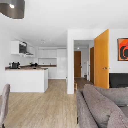 Cityside Duplex - Peaceful 2br W/ Views Apartmán