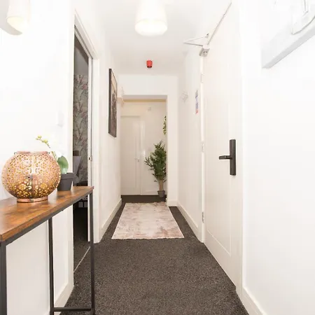 Stylish 2br Free Parking Access Apartmán *
