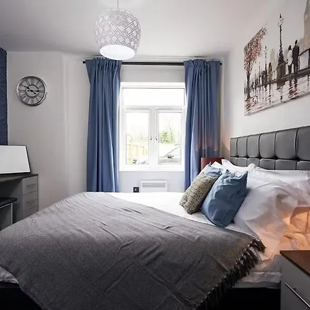 Near Old Trafford - Parking - Wifi - Sleeps 5 شقة *