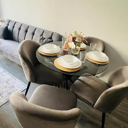 Sleeps 3 - Garden And Parking - Near Old Trafford