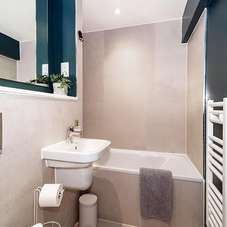 Stunning 2 Bed W Views