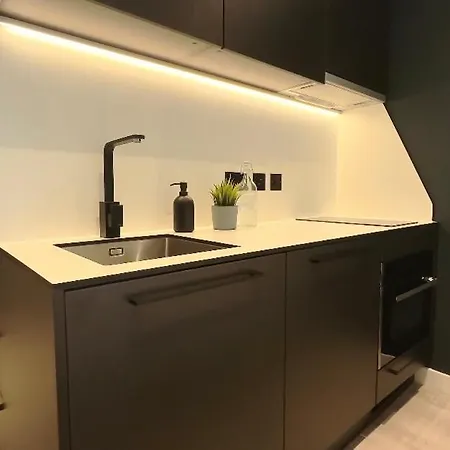 Bluebird Luxury Ii * Manchester