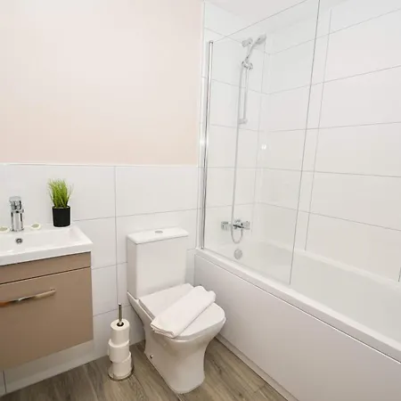 شقة Bright & Spacious 2 Bed In