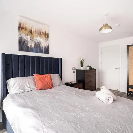 شقة Stylish Sleek 2-bedroom مانشستر