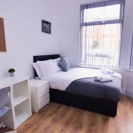 Spacious 4-bed House In Fallowfield Sleeps 8 Apartmán *