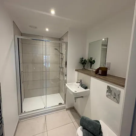 Stylish 2 Bedroom Modern To Eccles شقة مانشستر