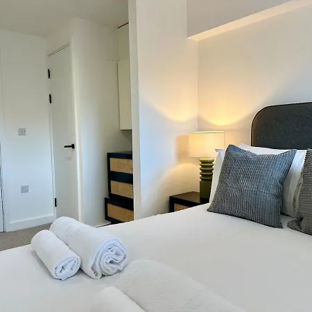 Cute 1 Bed Duplex With Balcony