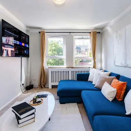 Centre 3-bed With Balcony *
