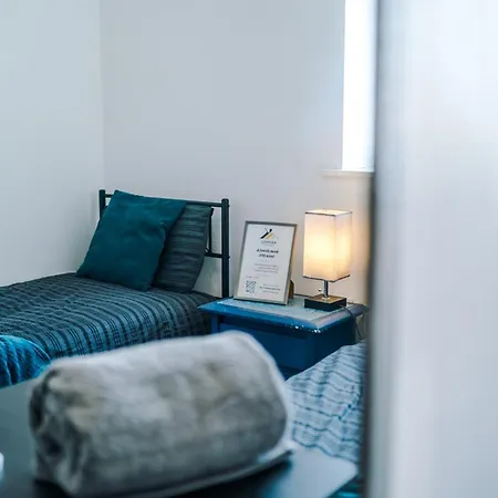 The Pendleton, Salford, 3-bed Apartment, Free Parking, 3 Mins To By Kammili