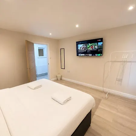 아파트 Spacious Apartment, Steps Away From Heaton Park