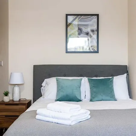 Contemporary 2 Bed In W Wifi Apartmán *