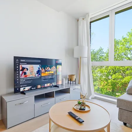 Trafford Garden Retreat With Free Car Park شقة