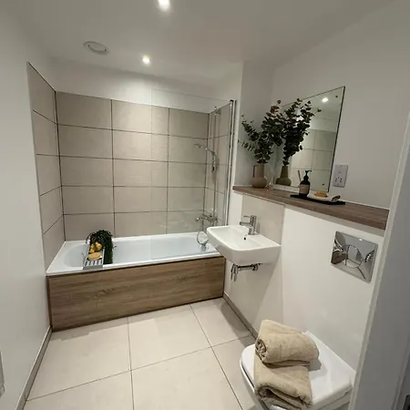 Modern 2bd In Eccles