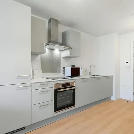 Trafford Garden Retreat With Free Car Park مانشستر