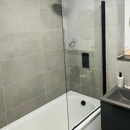 Apartmán Sleeps 3 - Garden And Parking - Near Old Trafford