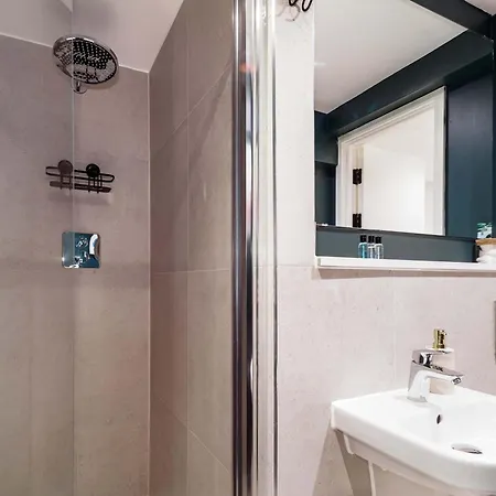 Stunning 2 Bed W Views Διαμέρισμα