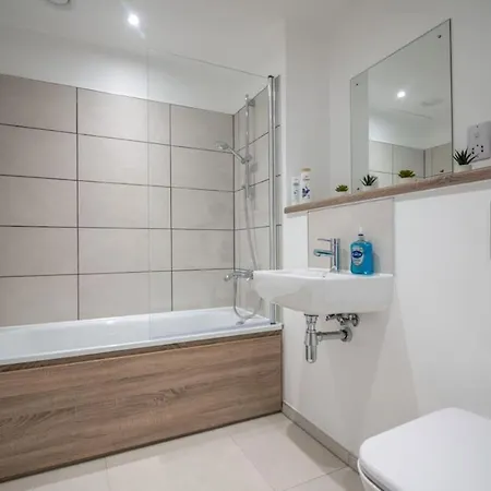 Apartmán Luxury Above The Contemporary 2-bed, 2-bath Manchester