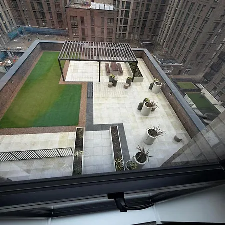 Spacious 2 Bedroom With Balcony Near Mediacity Uk * مانشستر
