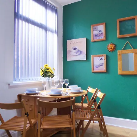 Spacious 4-bed House In Fallowfield Sleeps 8 Apartmán *