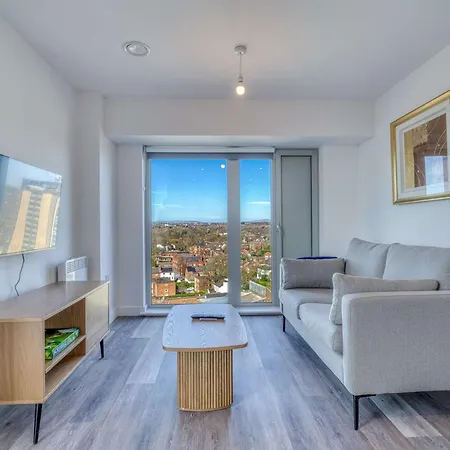 View - Free Parking - Near Salford Royal شقة *