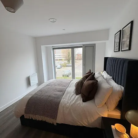Stylish 2 Bedroom Modern To Eccles Apartamento *