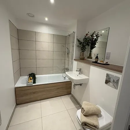شقة Stylish 2 Bedroom Modern To Eccles مانشستر