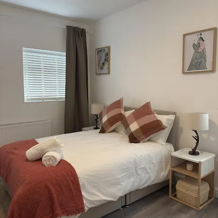 Sleeps 4, Free Parking, Close To Old Trafford Apartmán