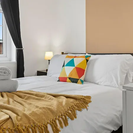 Modern 4 Bedroom House For 9 Guests With Free Parking By The Cosy Corner Nationwide * Manchester