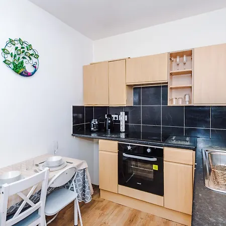 The Pendleton, Salford, 3-bed Apartment, Free Parking, 3 Mins To By Kammili شقة *