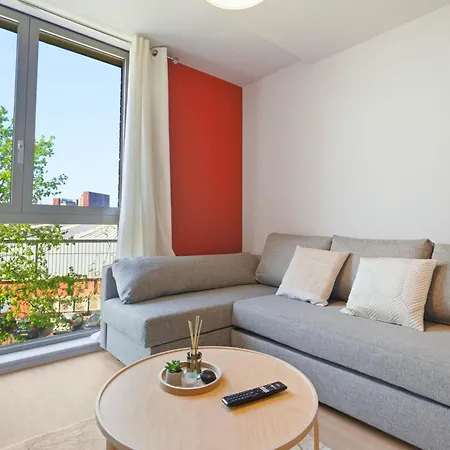 شقة Trafford Garden Retreat With Free Car Park *