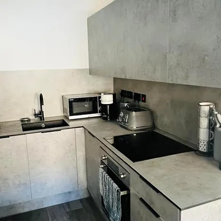 Apartmán Sleeps 3 - Garden And Parking - Near Old Trafford
