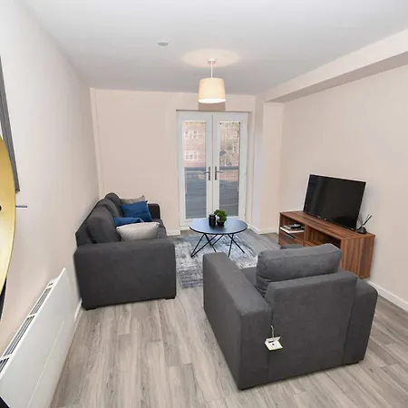 Bright & Spacious 2 Bed In *