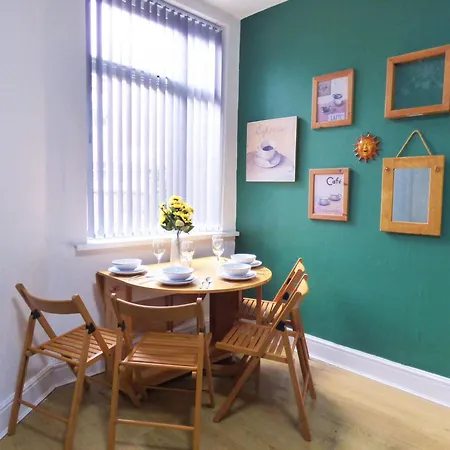 Spacious 4-bed House In Fallowfield Sleeps 8 Apartamento Manchester