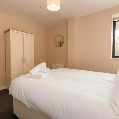 Modern 1 Bed W Fast Broadband Manchester