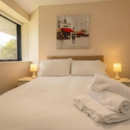 Modern 1 Bed W Fast Broadband Manchester