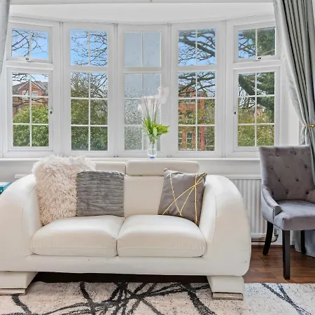 Modern 4 Bedroom House For 9 Guests With Free Parking By The Cosy Corner Nationwide * Manchester