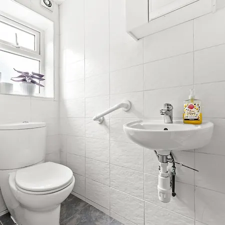 Apartman Modern & Spacious 4-bedroom In Crumpsall