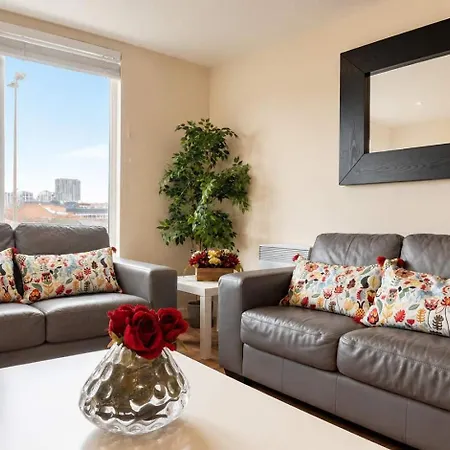 Apartmán Modern 2-bed Living With Private Balcony *