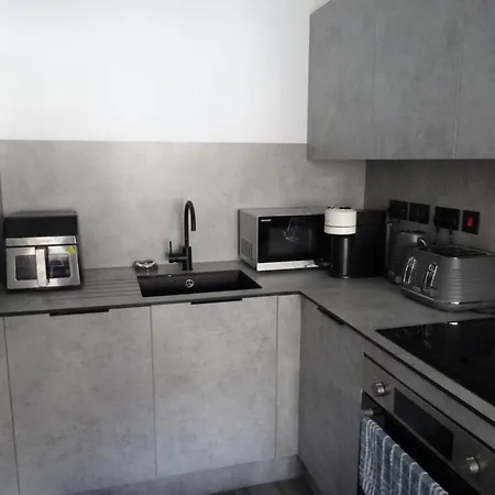 Apartmán Sleeps 3 - Garden And Parking - Near Old Trafford
