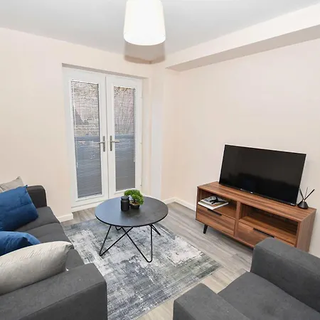 Bright & Spacious 2 Bed In