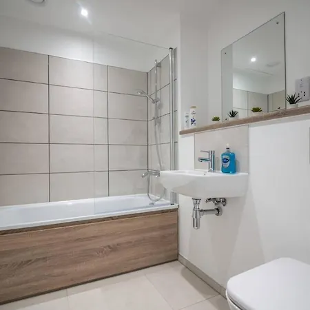 Skyline Views & Stylish 2bed, 2bath Retreat