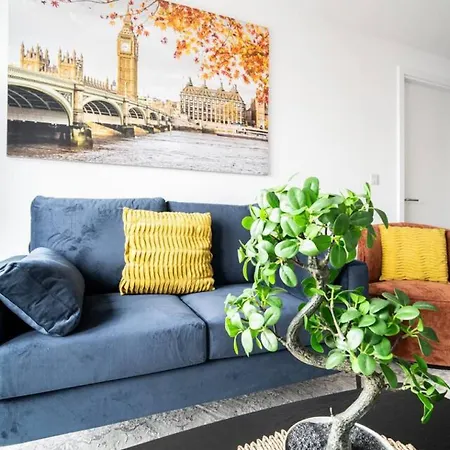 Stylish Two Bedroom Two Bathroom