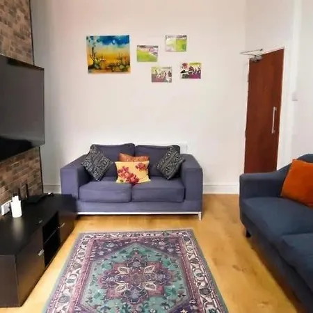 Spacious 4-bed House In Fallowfield Sleeps 8