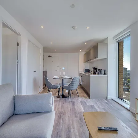 View - Free Parking - Near Salford Royal شقة