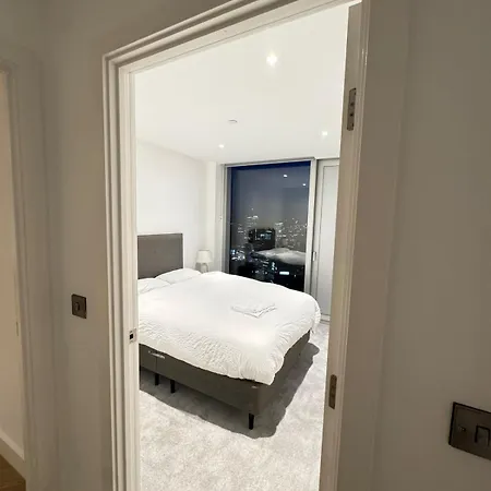 2 Bed Centre شقة *