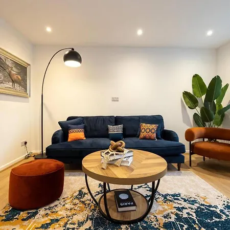 Apartamento Spacious 3br With Driveway | *