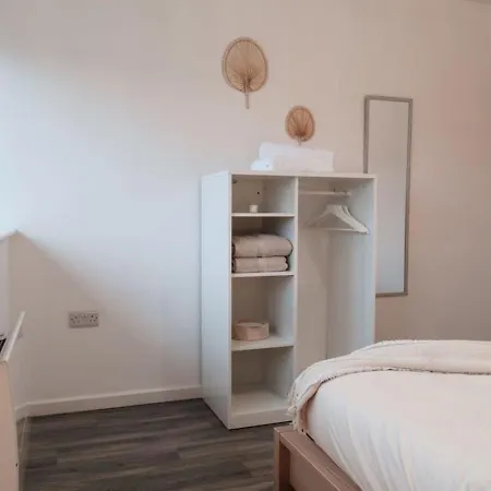 2 Bed With Wifi - Sleeps 4 * Manchester