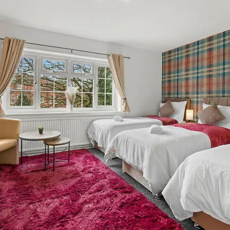 Apartment Modern 4 Bedroom House For 9 Guests With Free Parking By The Cosy Corner Nationwide