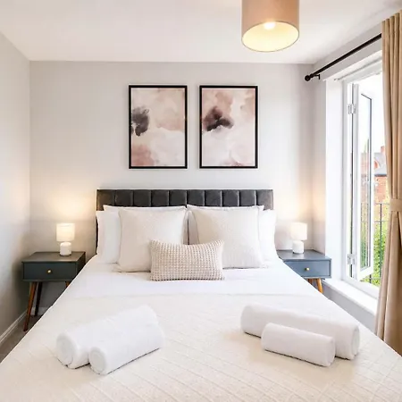 Centre 3-bed With Balcony 公寓 *